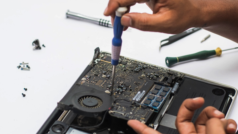 Nếu phát hiện lỗi, bạn cần mang máy đến trung tâm bảo hành